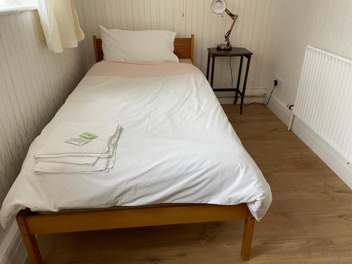 Renovated 4-Bed Home - Sleeps 9 - Parking - Spa Blackpool Eksteriør bilde