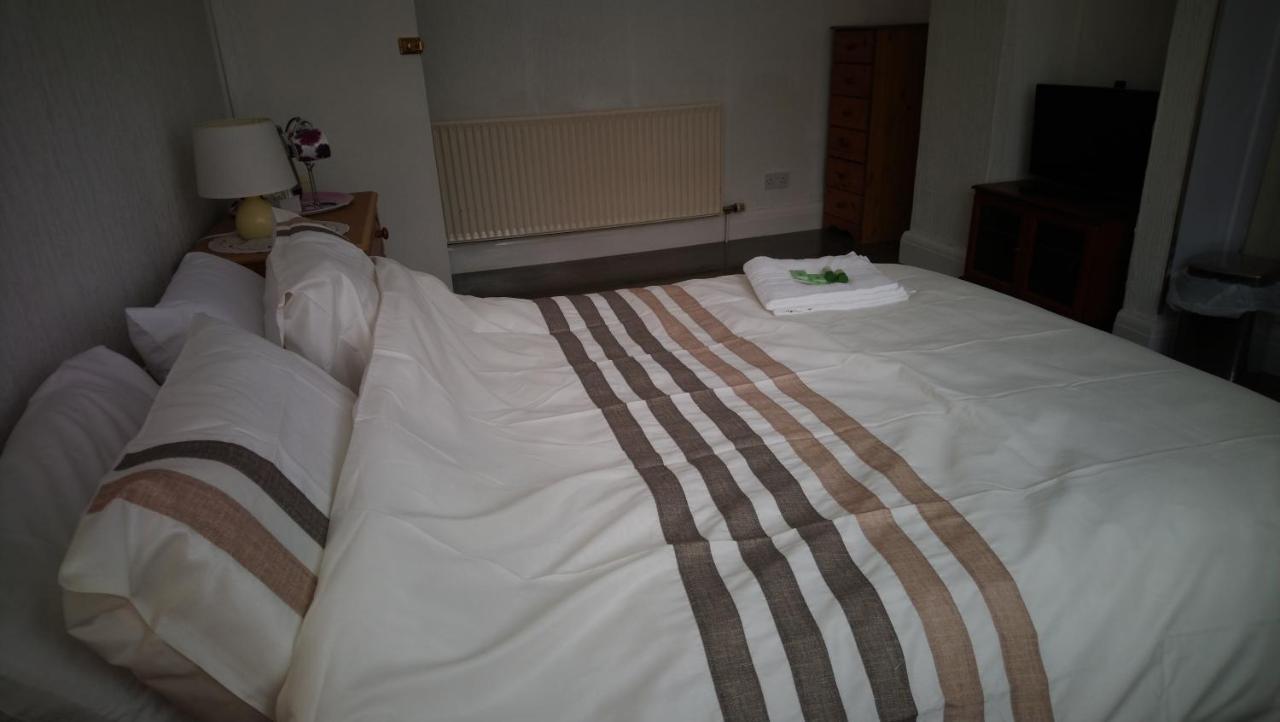 Renovated 4-Bed Home - Sleeps 9 - Parking - Spa Blackpool Eksteriør bilde