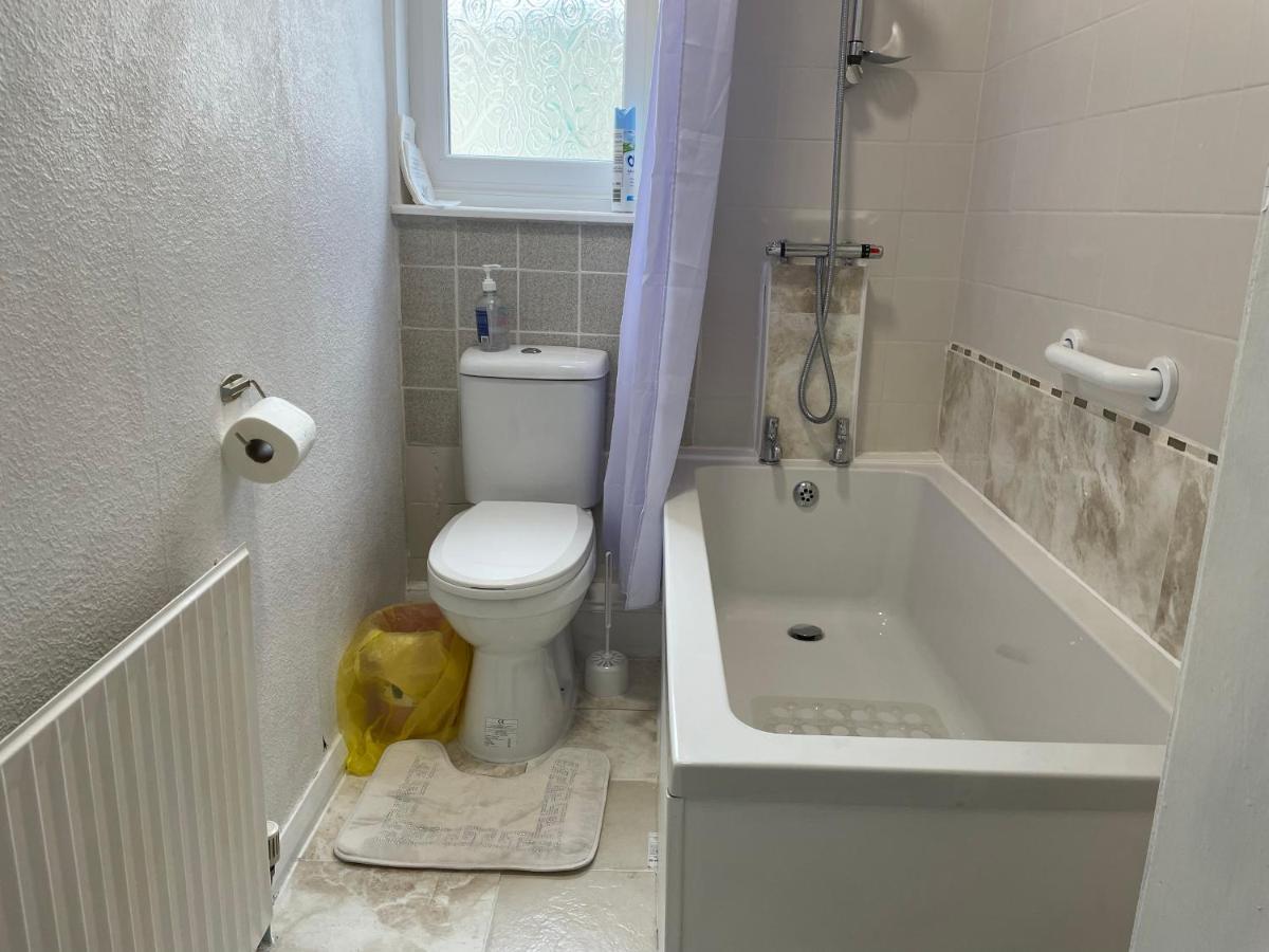 Renovated 4-Bed Home - Sleeps 9 - Parking - Spa Blackpool Eksteriør bilde