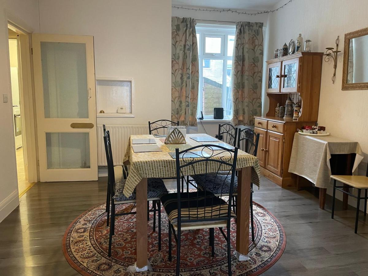 Renovated 4-Bed Home - Sleeps 9 - Parking - Spa Blackpool Eksteriør bilde