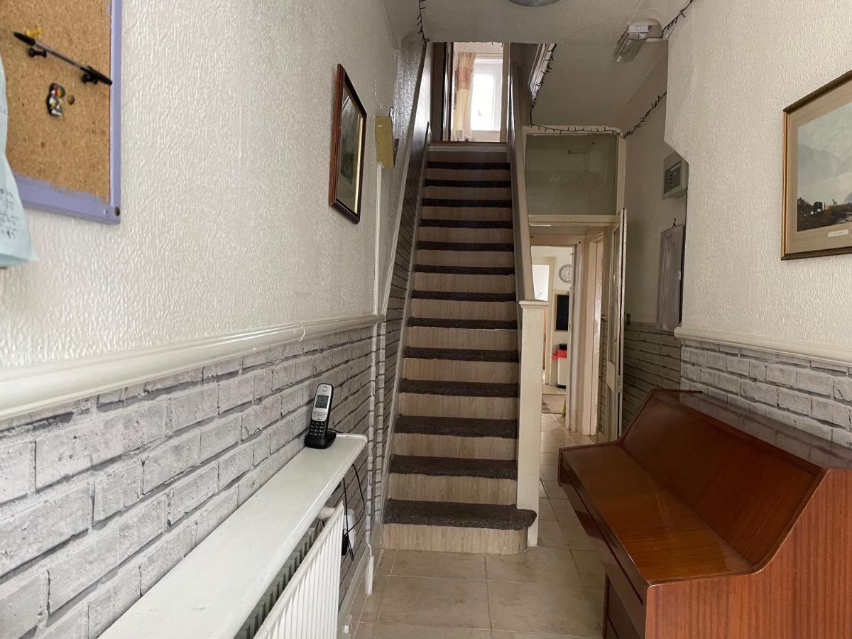 Renovated 4-Bed Home - Sleeps 9 - Parking - Spa Blackpool Eksteriør bilde