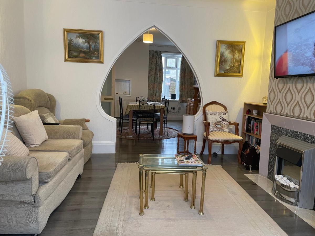 Renovated 4-Bed Home - Sleeps 9 - Parking - Spa Blackpool Eksteriør bilde