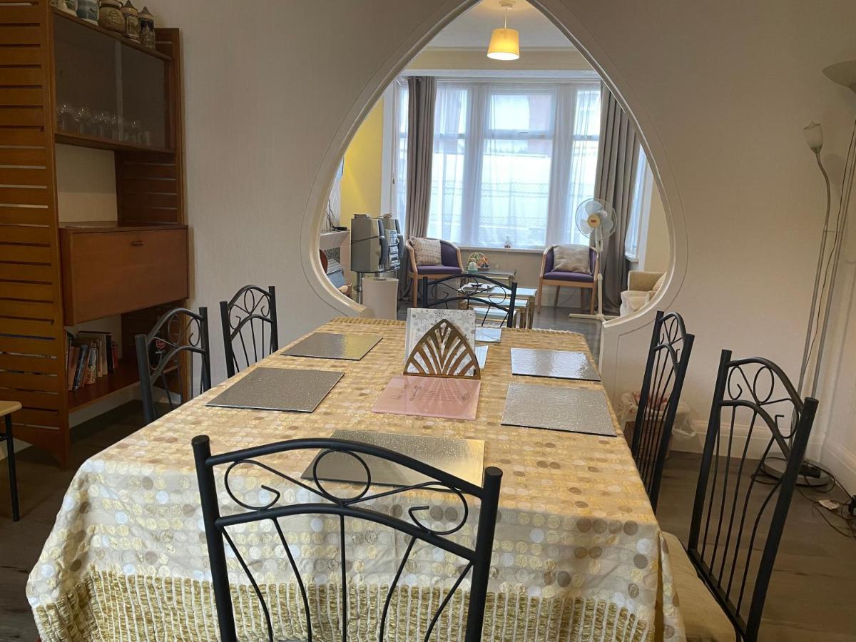 Renovated 4-Bed Home - Sleeps 9 - Parking - Spa Blackpool Eksteriør bilde